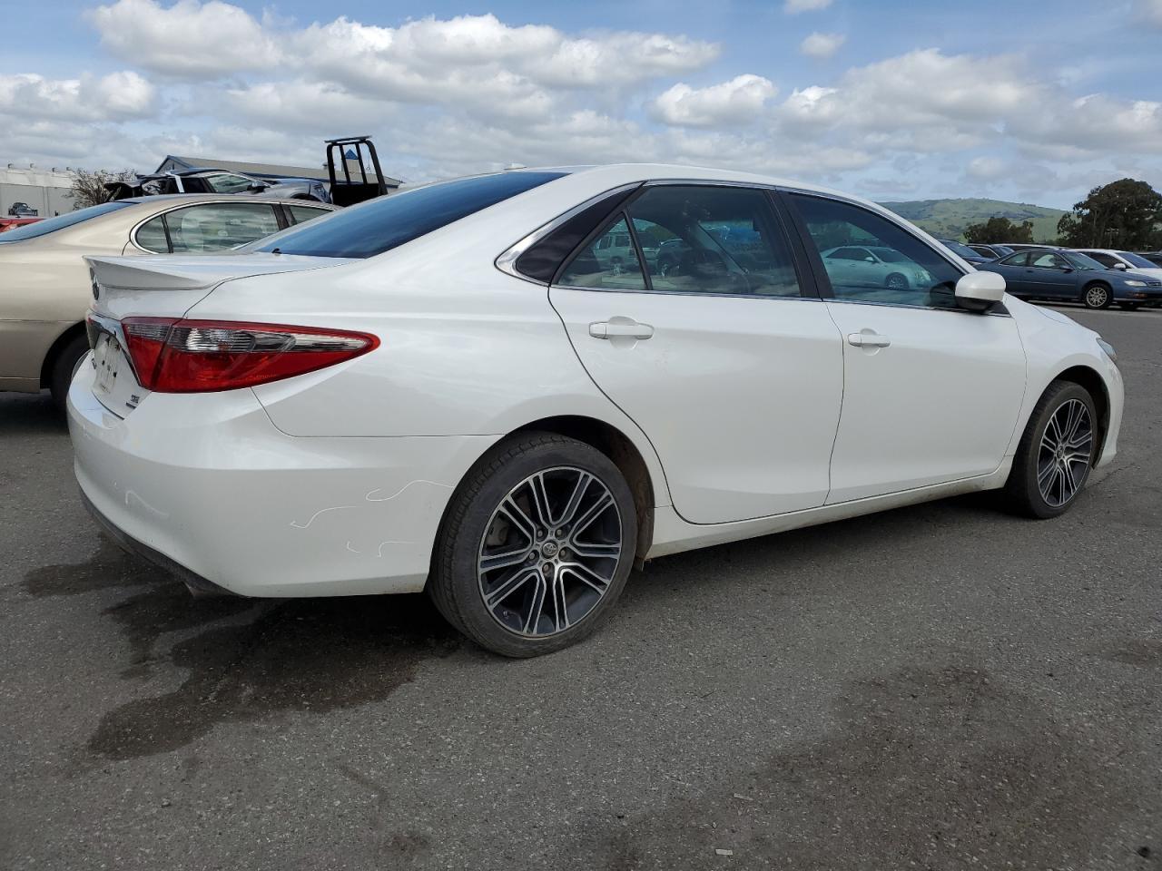 2016 TOYOTA CAMRY LE - Фото 3