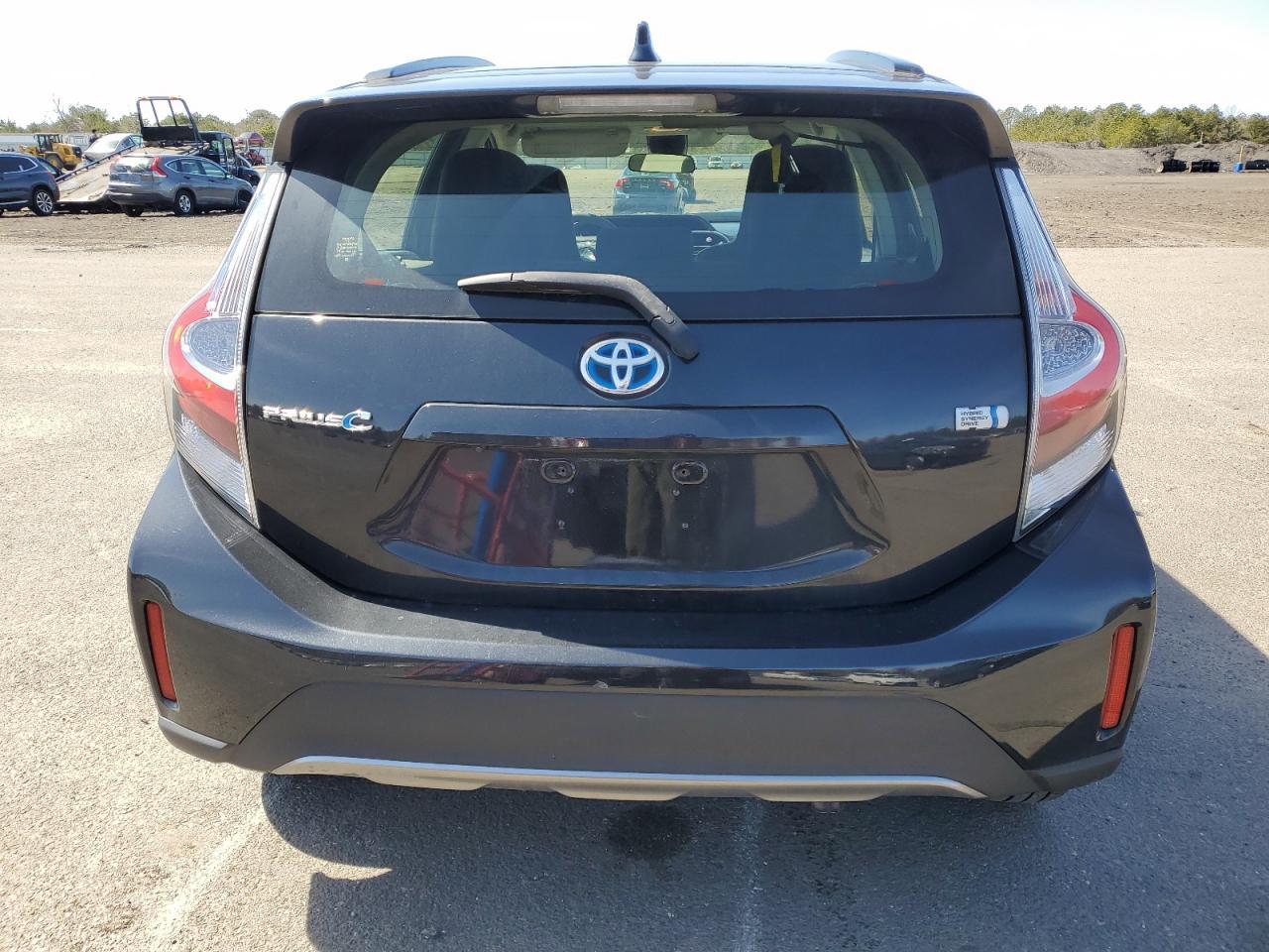 2018 TOYOTA PRIUS C - Image 6