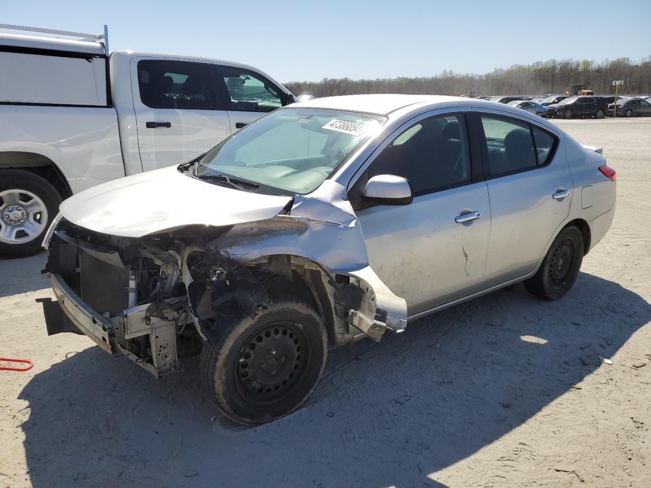 2014 NISSAN VERSA S