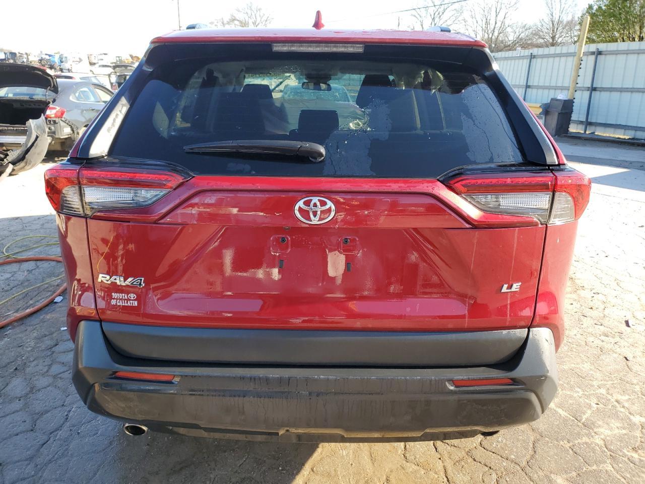 2021 TOYOTA RAV4 LE - Фото 6