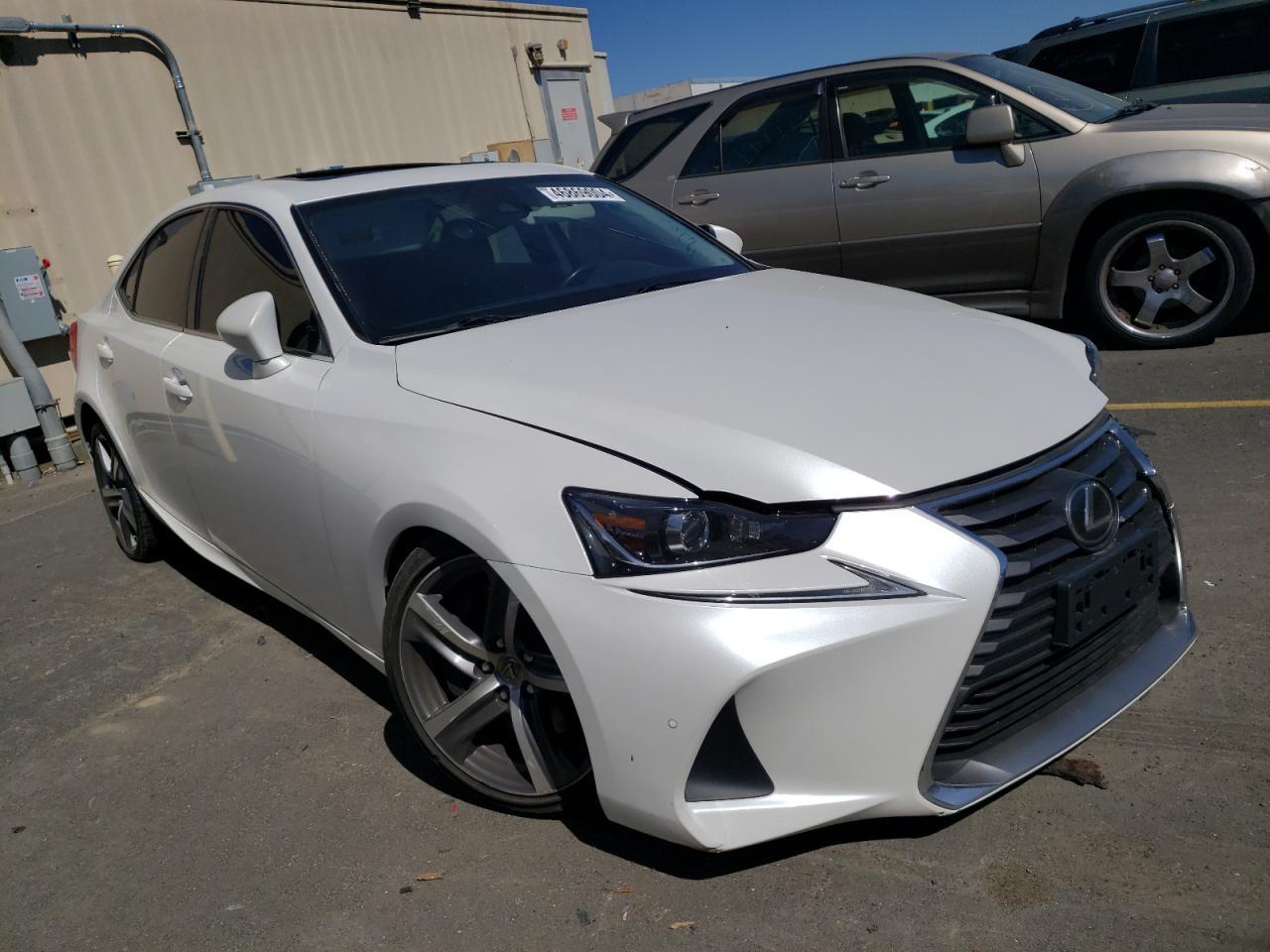 2017 LEXUS IS 200T - Фото 4