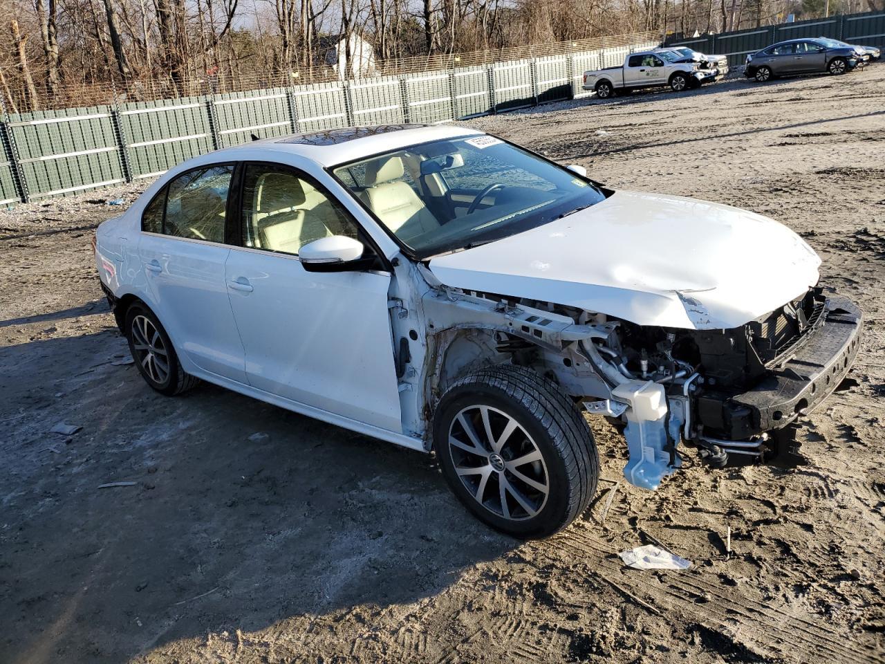 2017 VOLKSWAGEN JETTA SE - Image 4