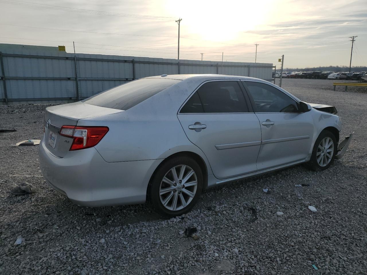 2012 TOYOTA CAMRY SE - Фото 3