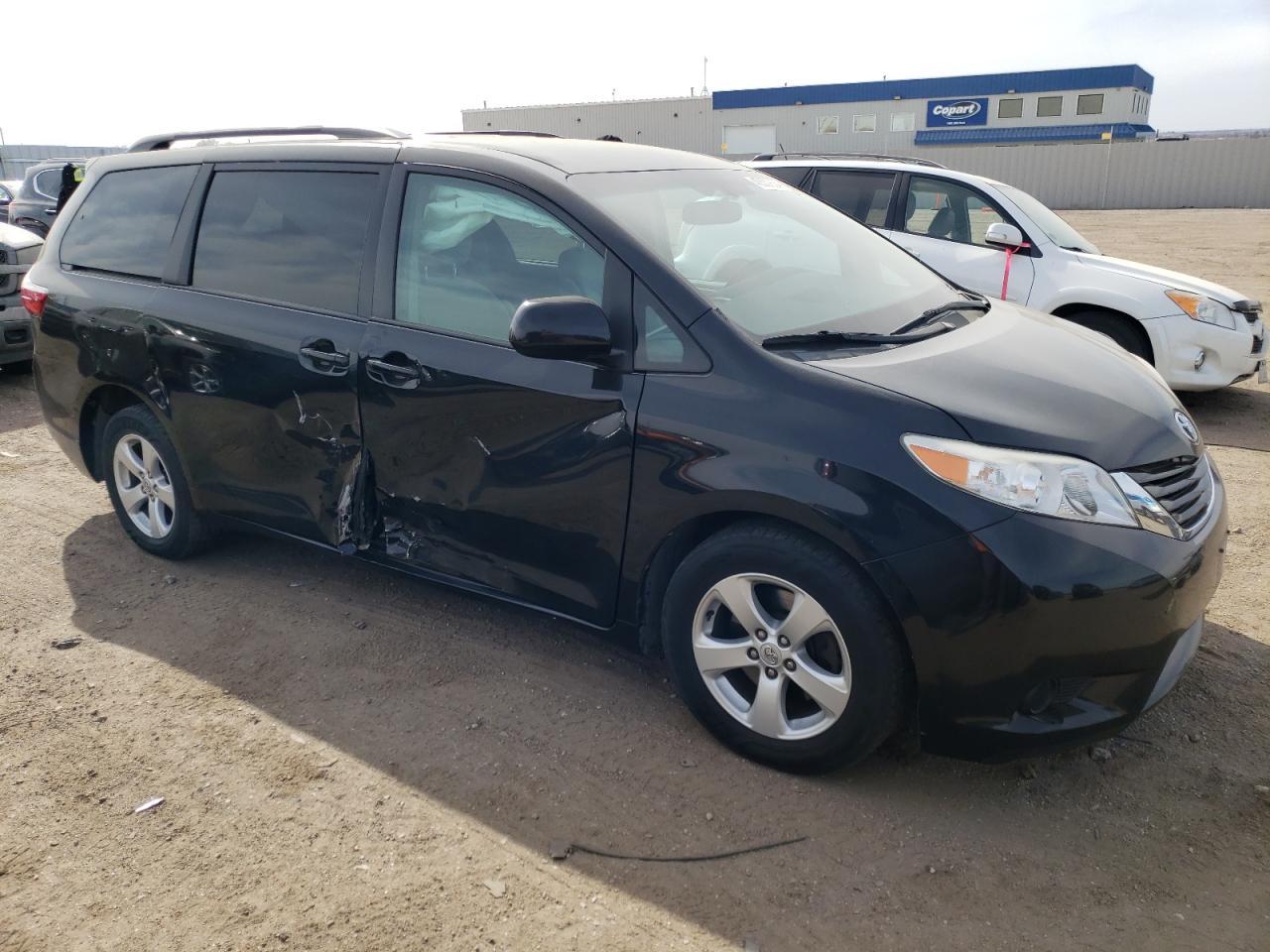 2015 TOYOTA SIENNA LE - Фото 4