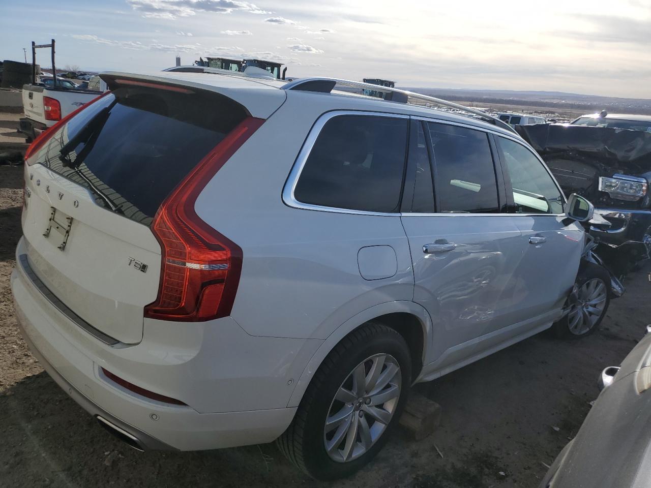 2016 VOLVO XC90 T5 - Фото 3