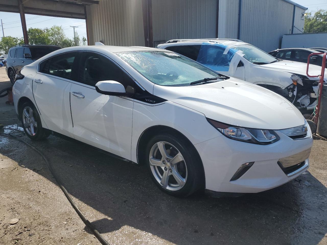 2017 CHEVROLET VOLT LT - Image 4