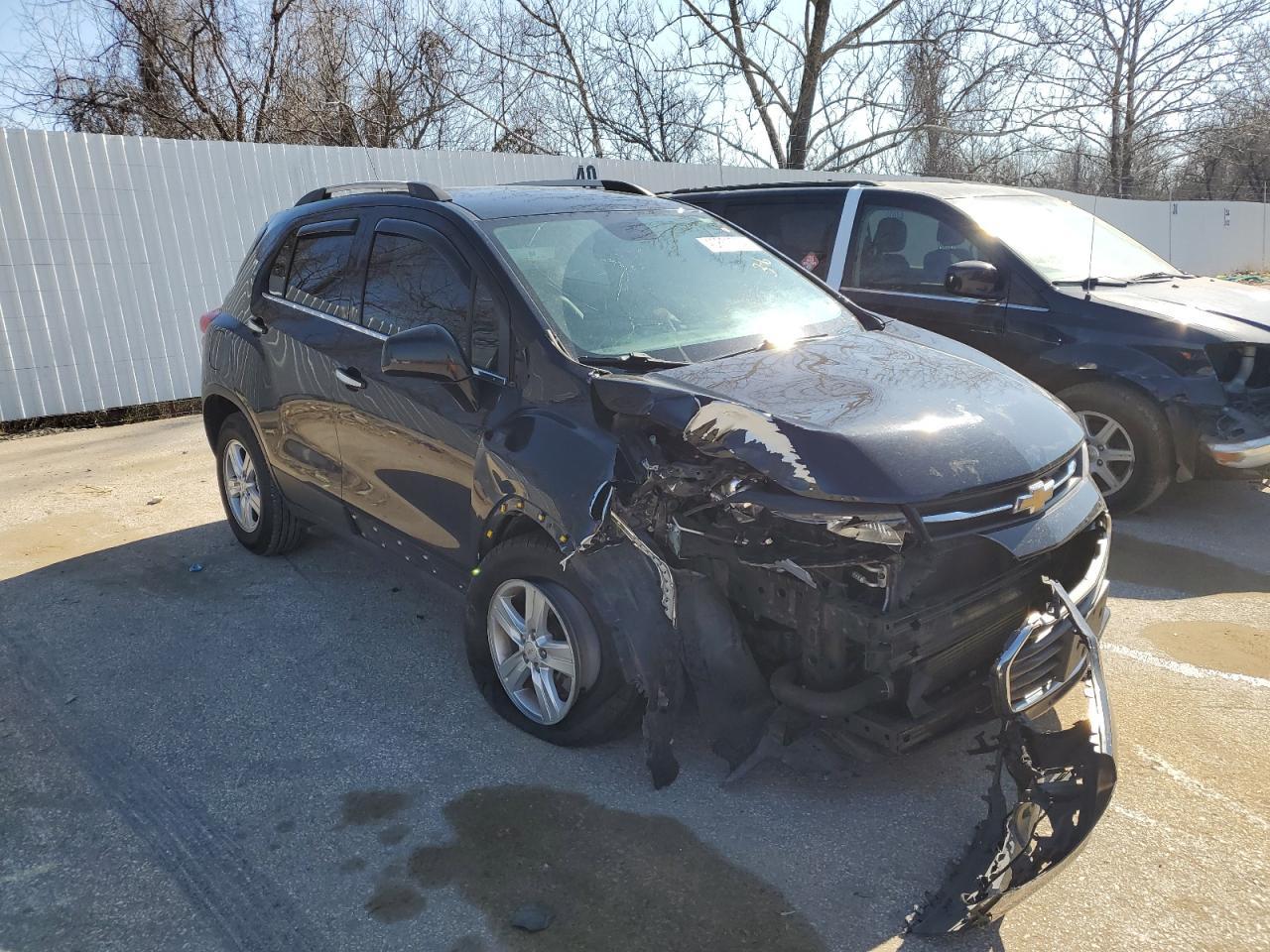 2019 CHEVROLET TRAX 1LT - Image 4
