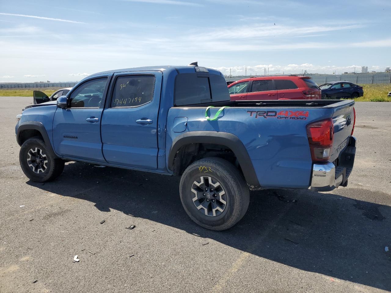 2019 TOYOTA TACOMA DOU - Фото 2