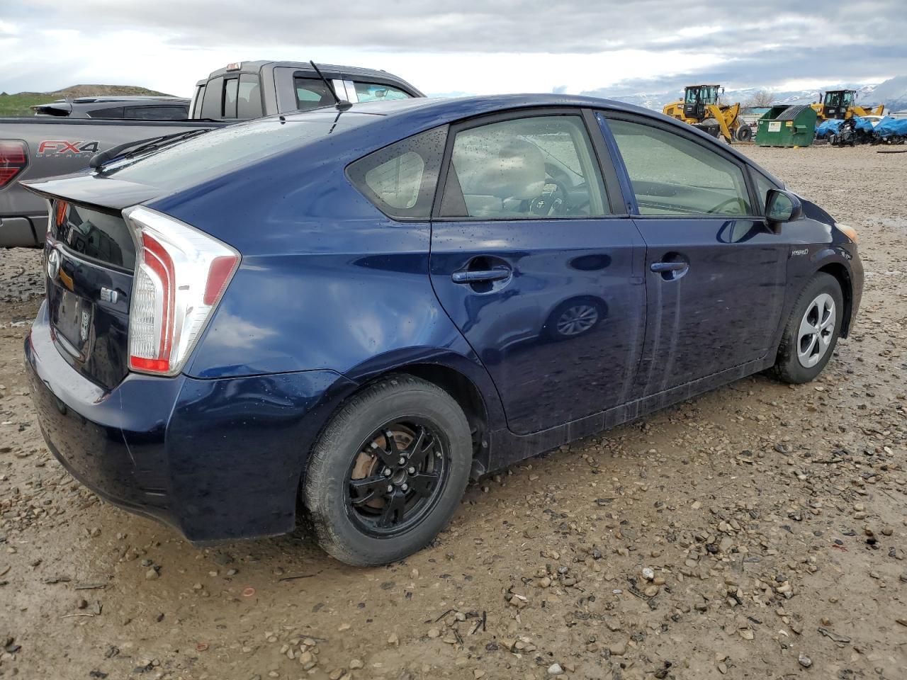 2013 TOYOTA PRIUS - Фото 3