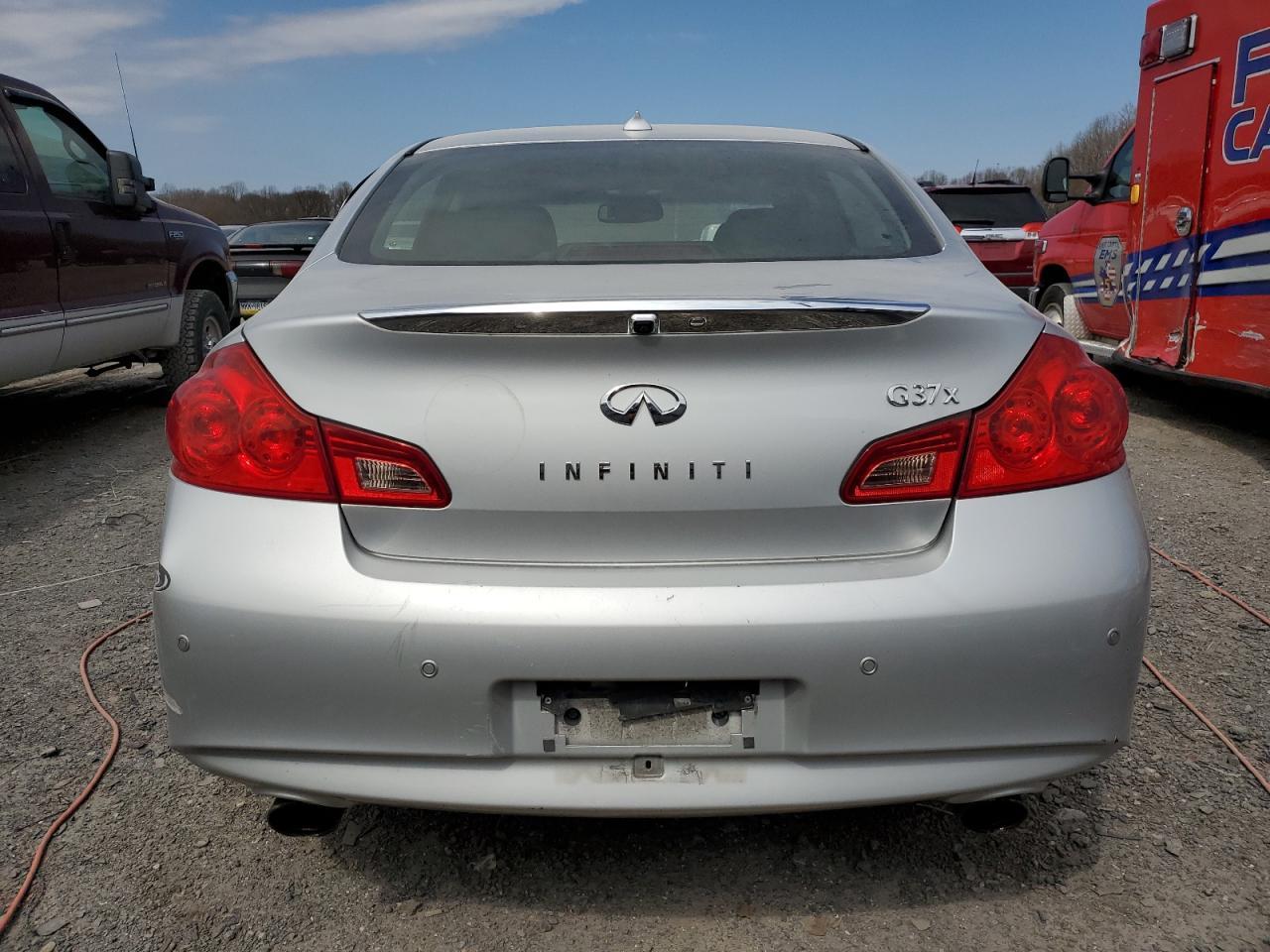 2012 INFINITI G37 - Image 6