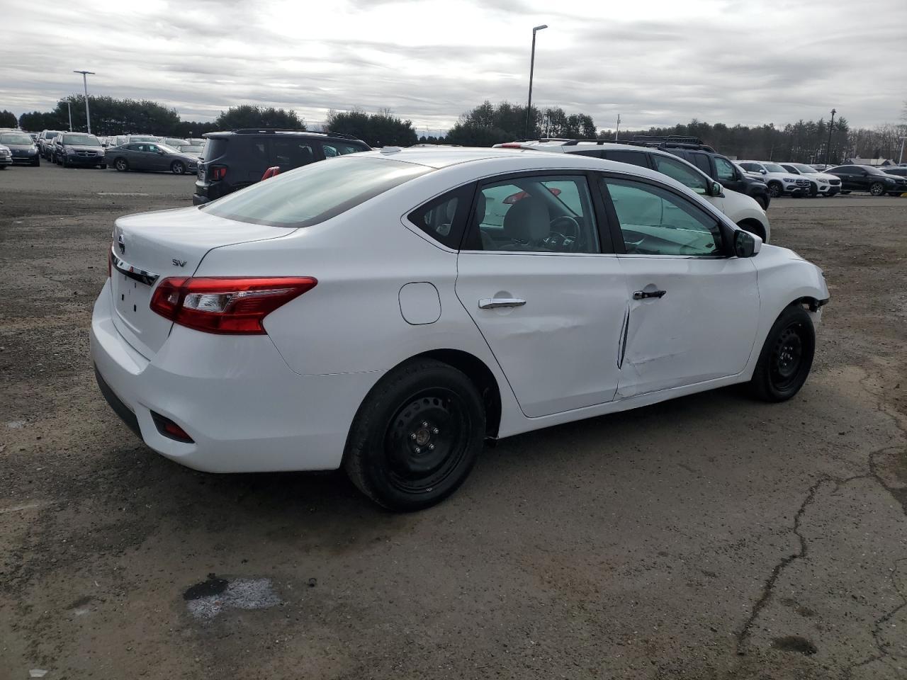 2017 NISSAN SENTRA S - Фото 3