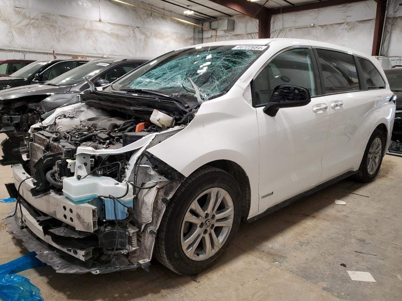 2021 TOYOTA SIENNA XSE car image