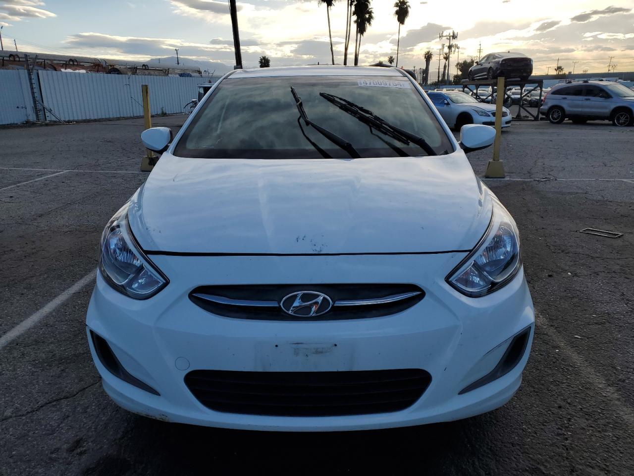 2017 HYUNDAI ACCENT SE - Image 5