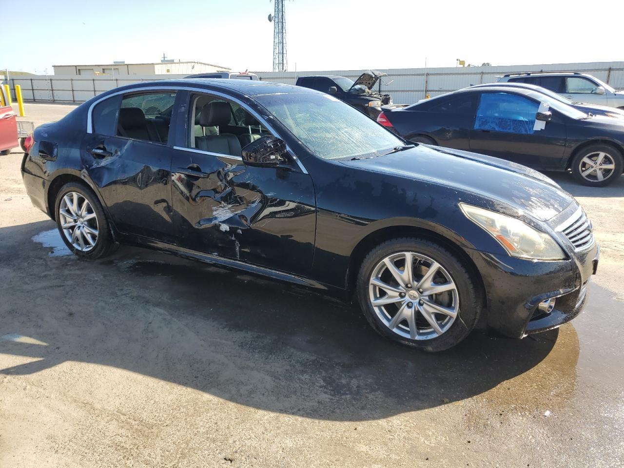2011 INFINITI G37 - Image 4