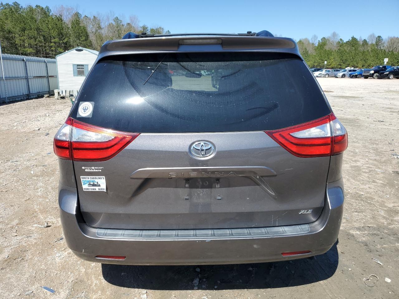 2015 TOYOTA SIENNA XLE - Фото 6
