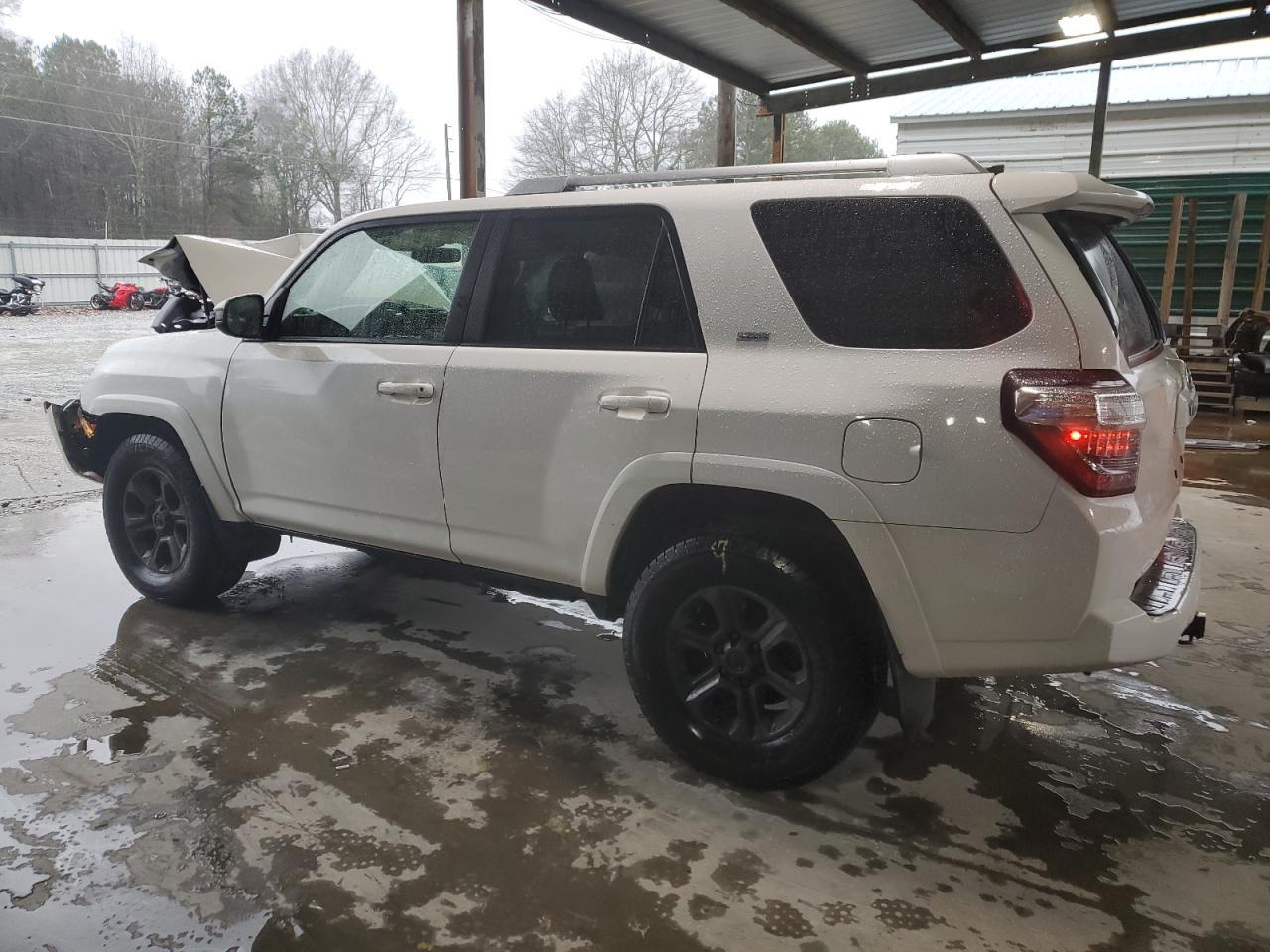 2018 TOYOTA 4RUNNER SR - Image 2