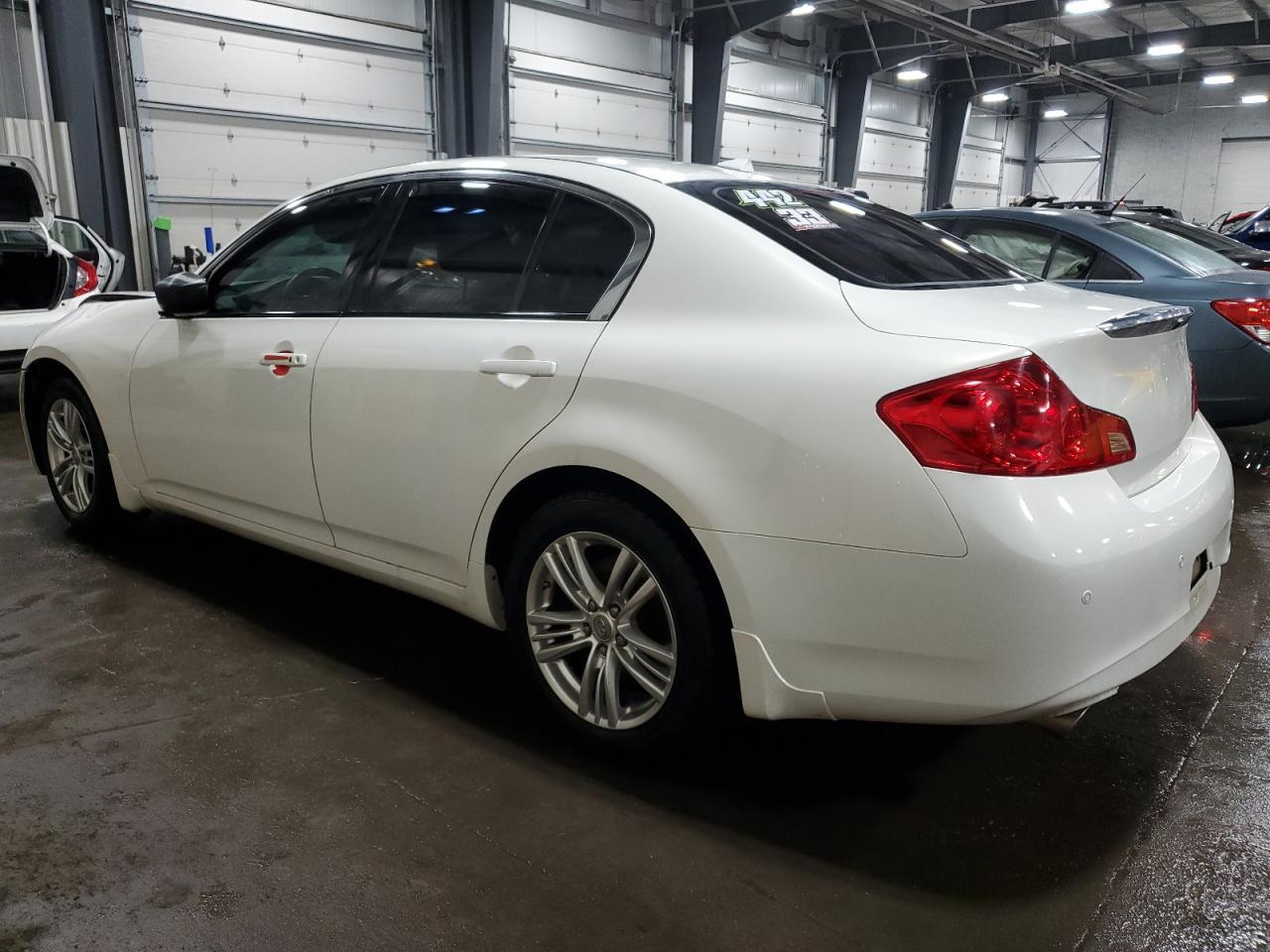 2011 INFINITI G37 - Фото 2