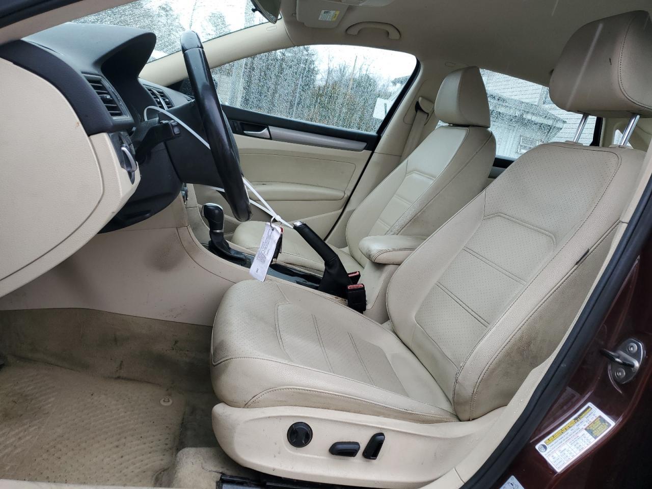 2014 VOLKSWAGEN PASSAT S - Image 7