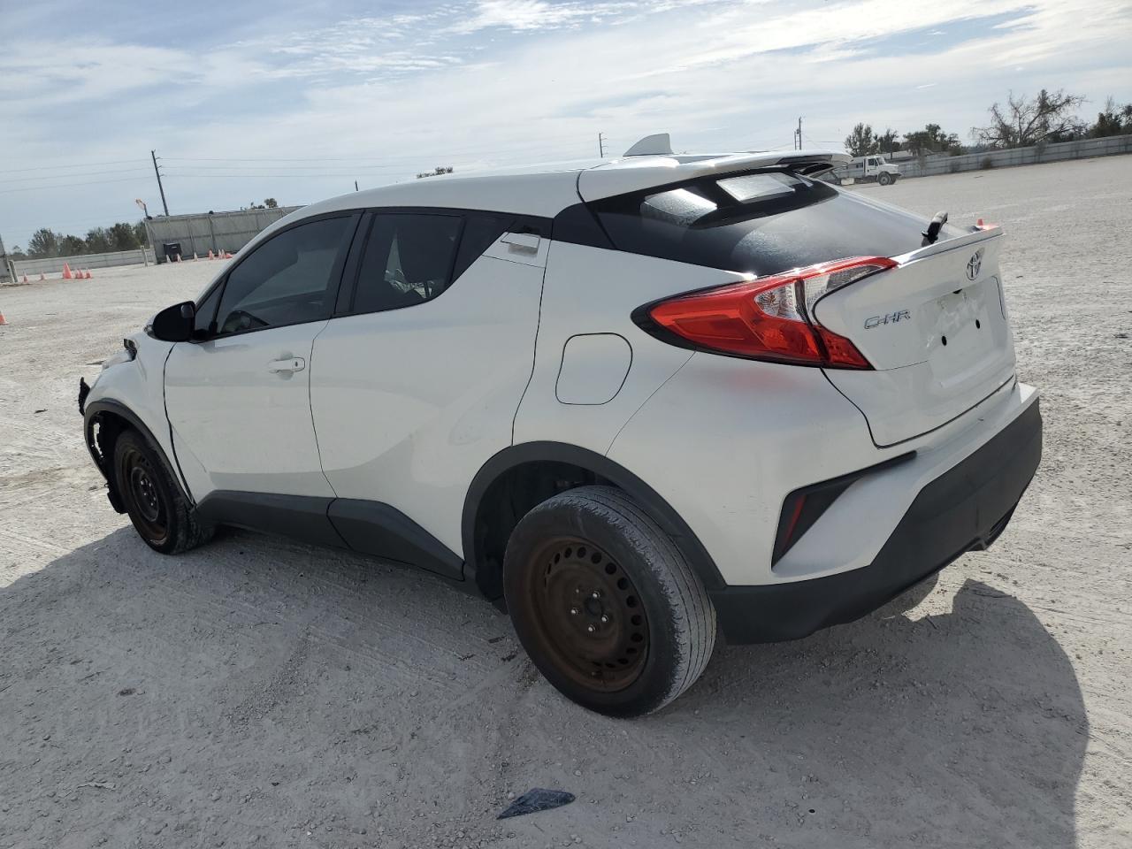 2019 TOYOTA C-HR XLE - Image 2