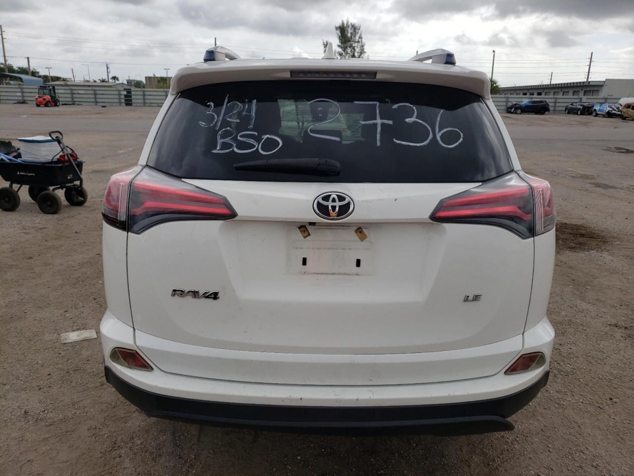 2017 TOYOTA RAV4 LE - Image 6