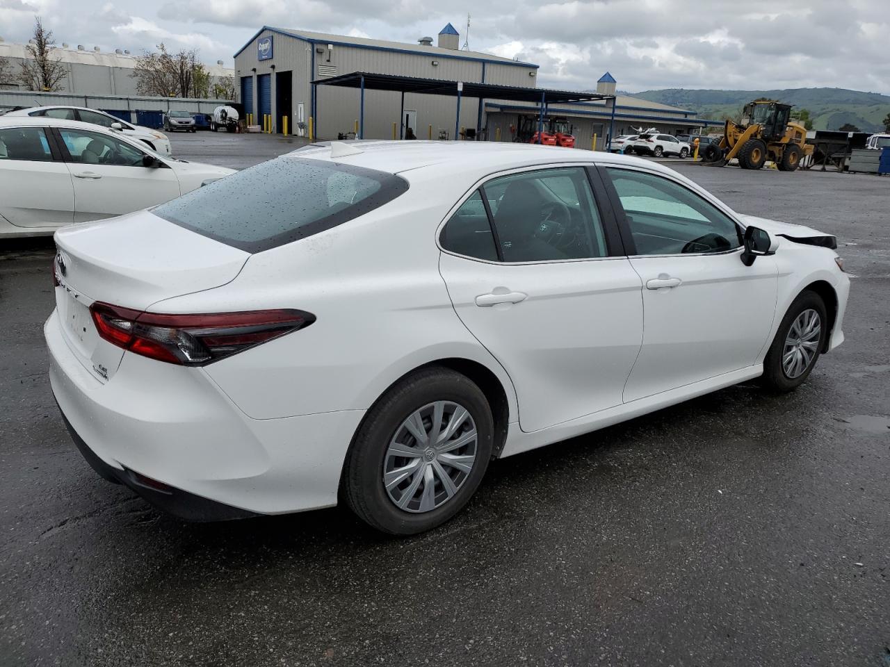 2023 TOYOTA CAMRY LE - Фото 3