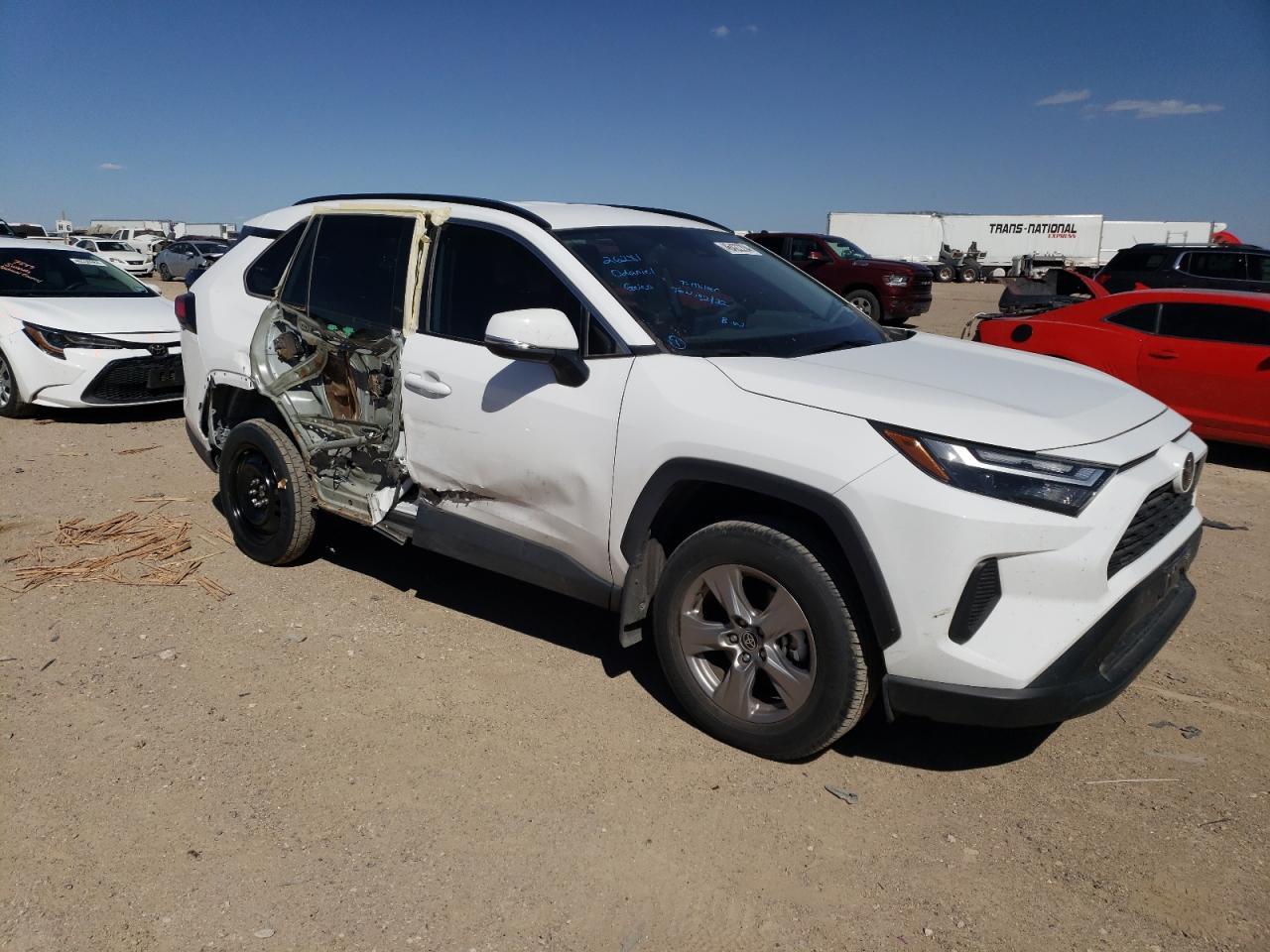2022 TOYOTA RAV4 XLE - Фото 4
