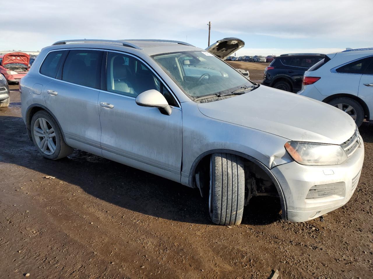 2013 VOLKSWAGEN TOUAREG V6 - Image 4