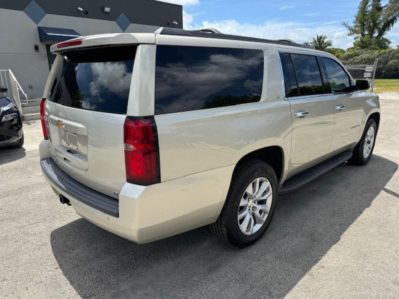 2016 CHEVROLET SUBURBAN K - Image 3