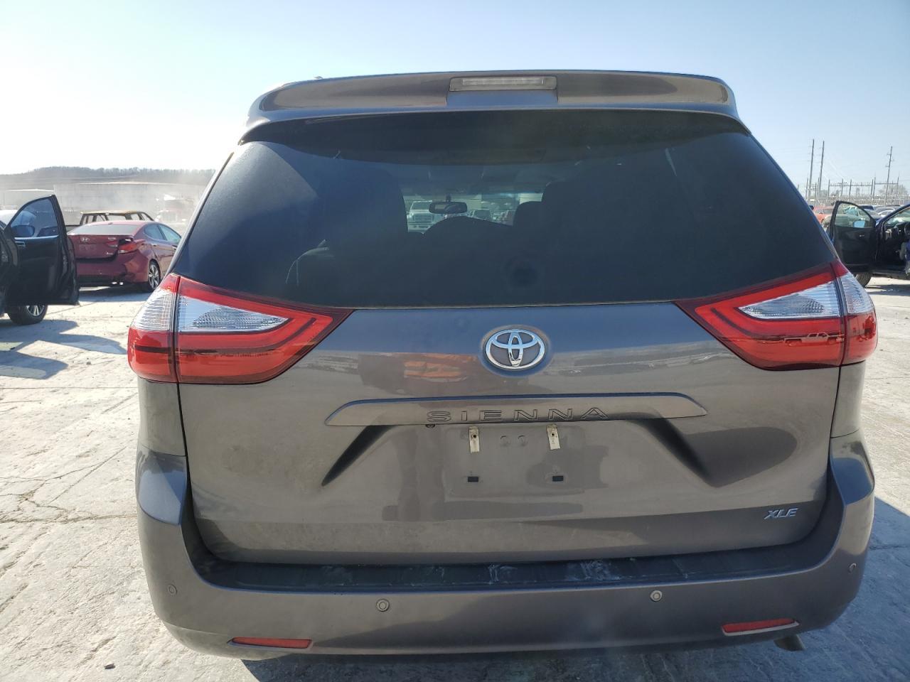 2015 TOYOTA SIENNA XLE - Фото 6