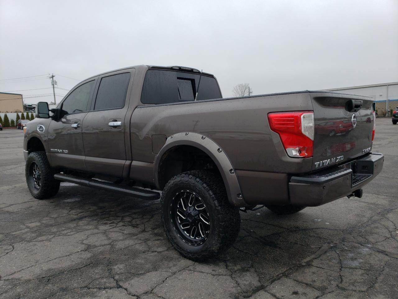 2017 NISSAN TITAN XD S - Фото 2