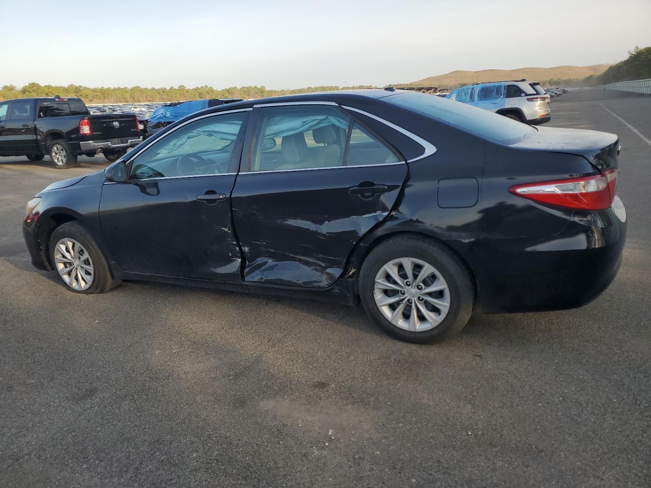 2016 TOYOTA CAMRY LE - Фото 2