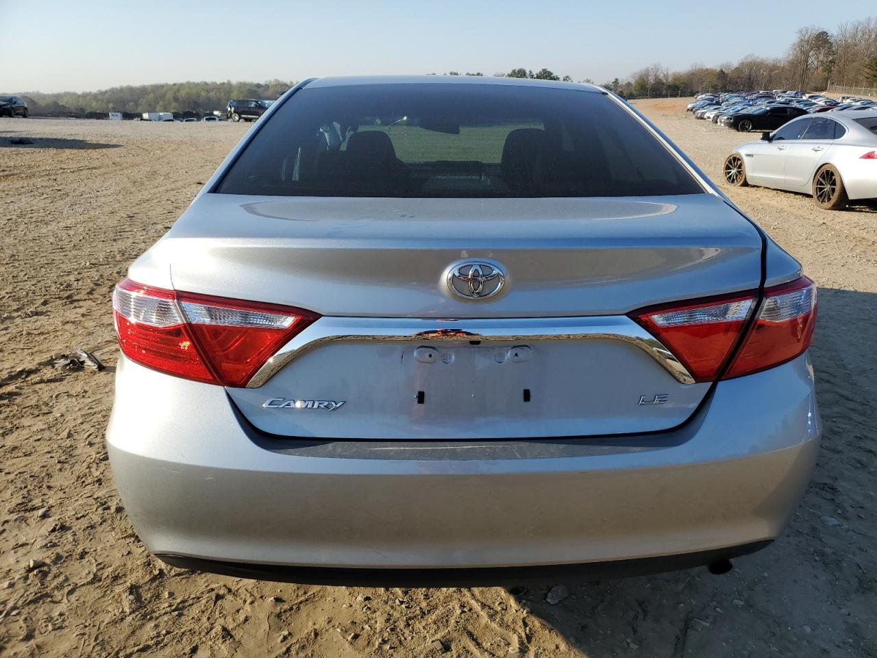 2016 TOYOTA CAMRY LE - Фото 6