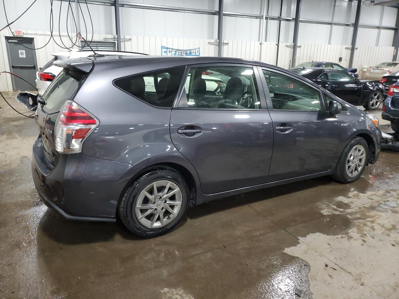 2015 TOYOTA PRIUS V - Фото 3