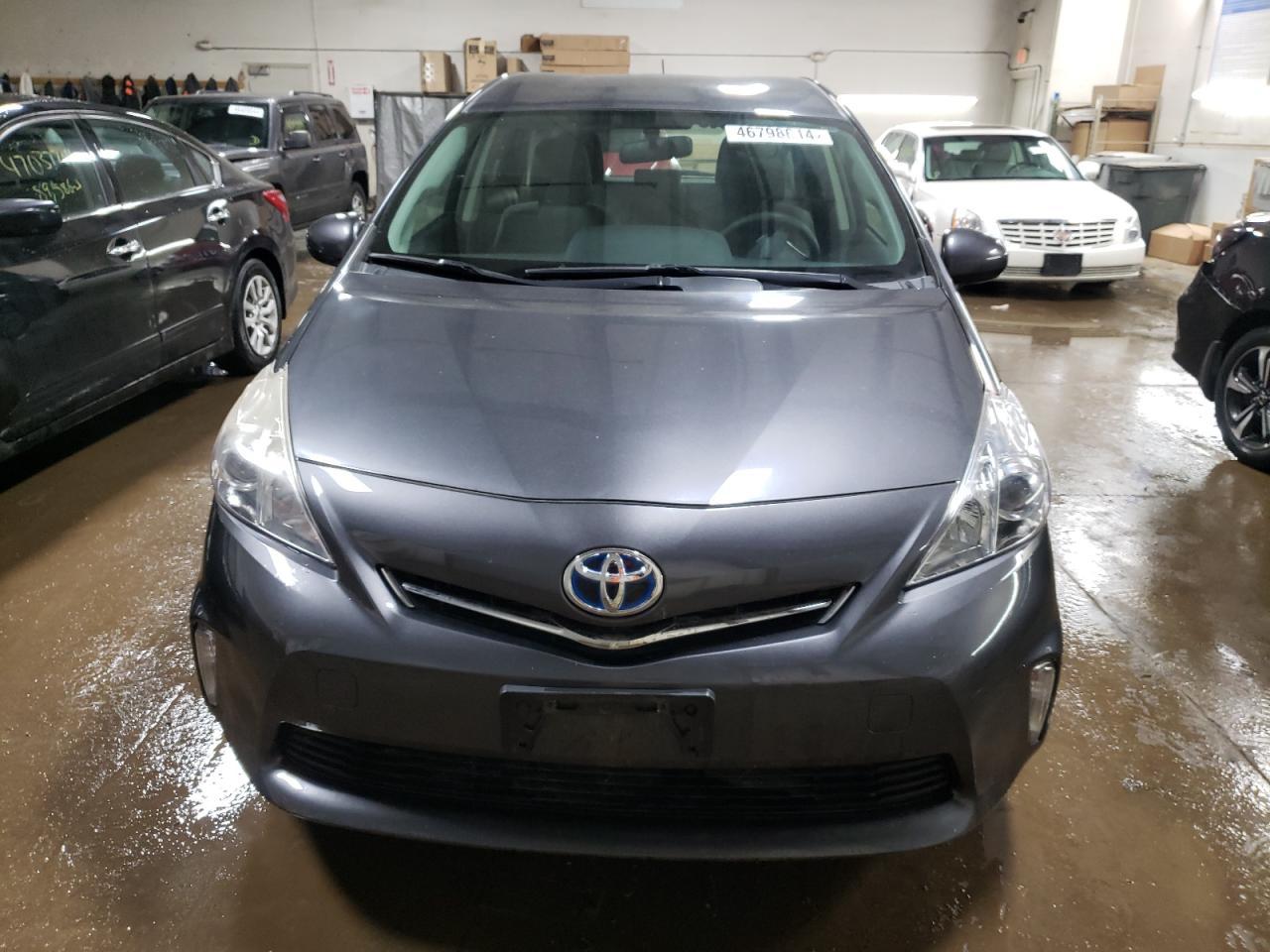 2013 TOYOTA PRIUS V - Image 5