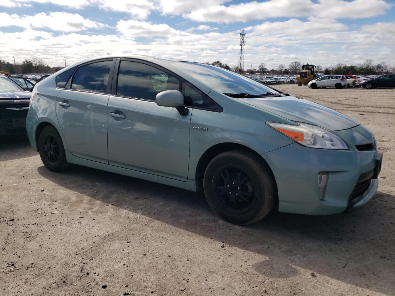 2015 TOYOTA PRIUS - Image 4
