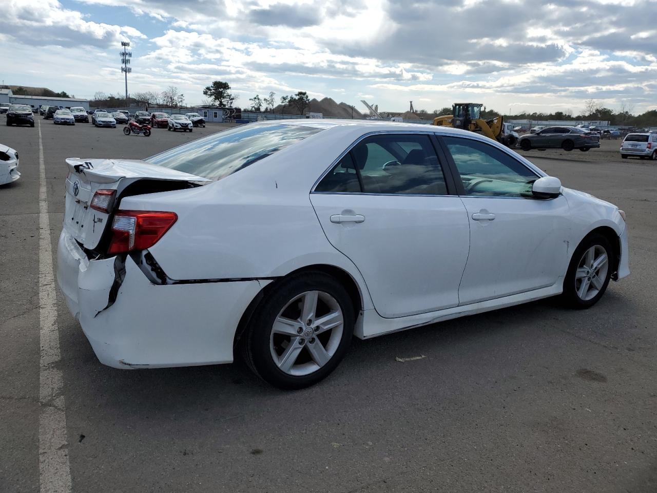 2014 TOYOTA CAMRY L - Image 3