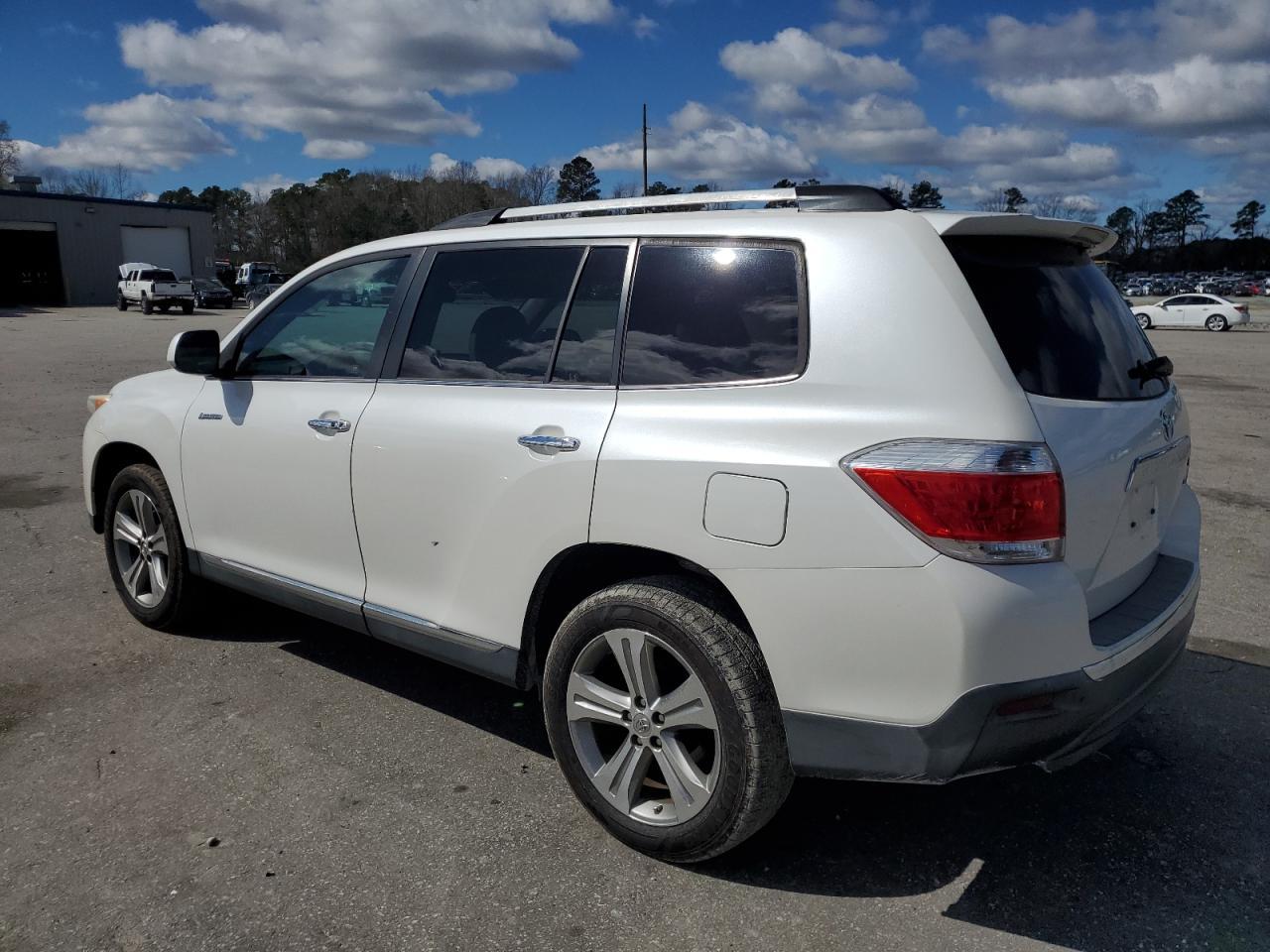 2011 TOYOTA HIGHLANDER - Image 2