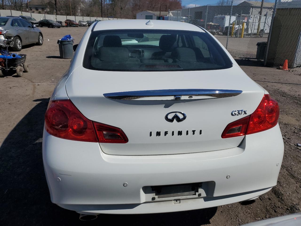 2011 INFINITI G37 - Фото 6