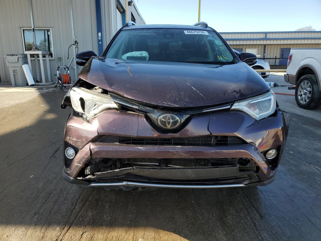 2017 TOYOTA RAV4 XLE - Фото 5