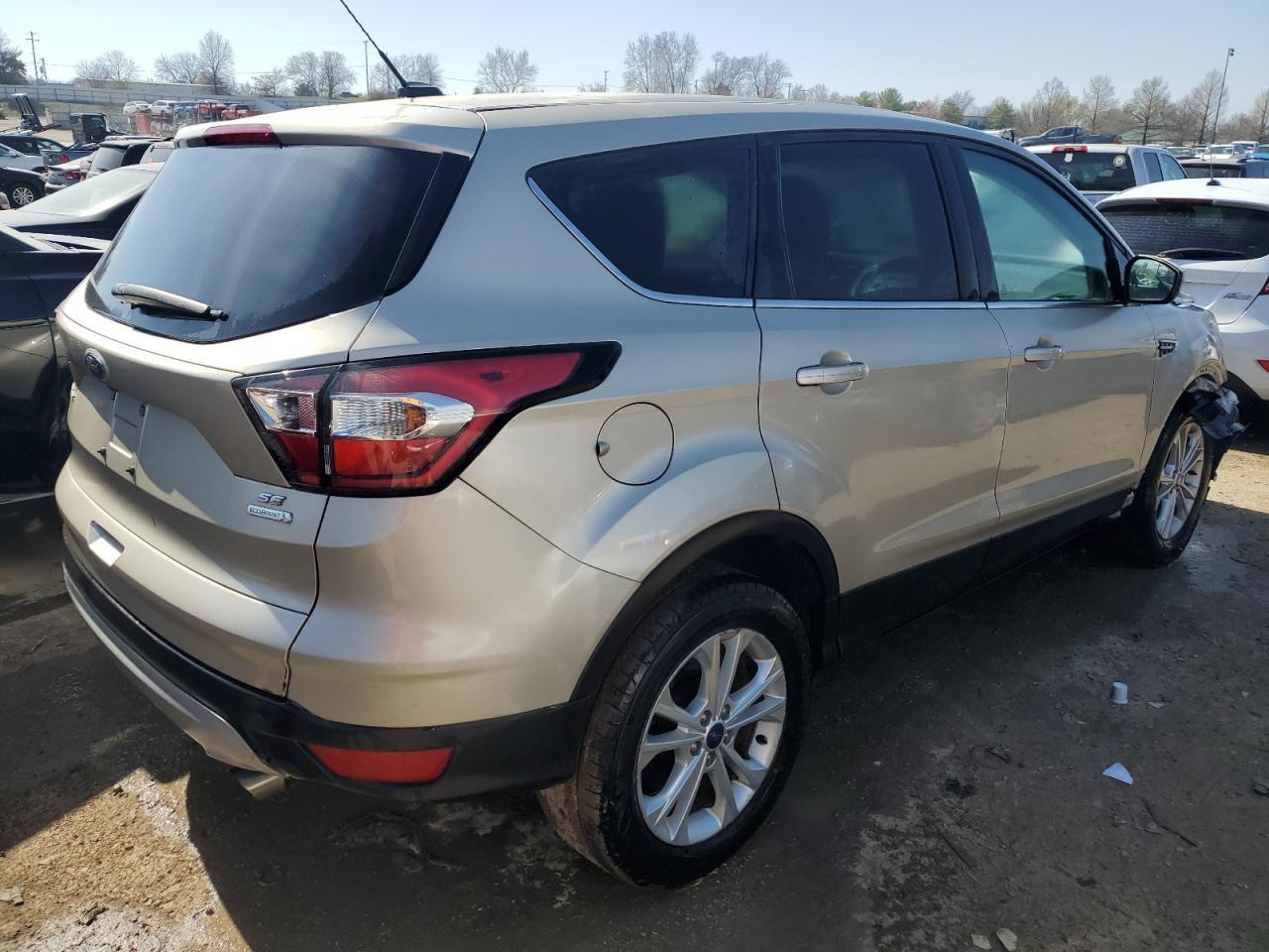 2017 FORD ESCAPE SE - Фото 3