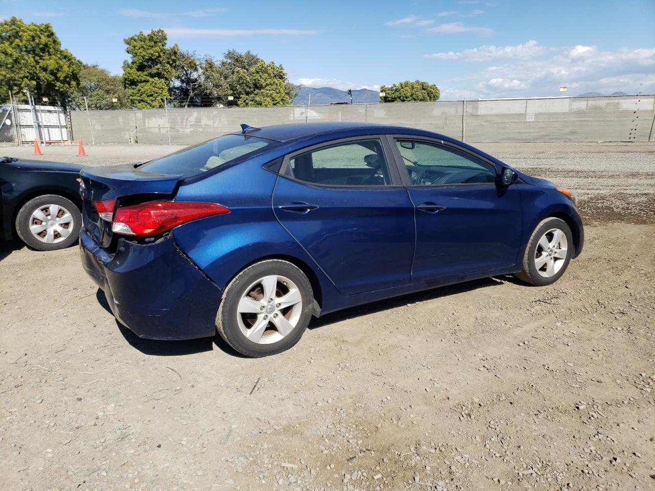2013 HYUNDAI ELANTRA GL - Image 3