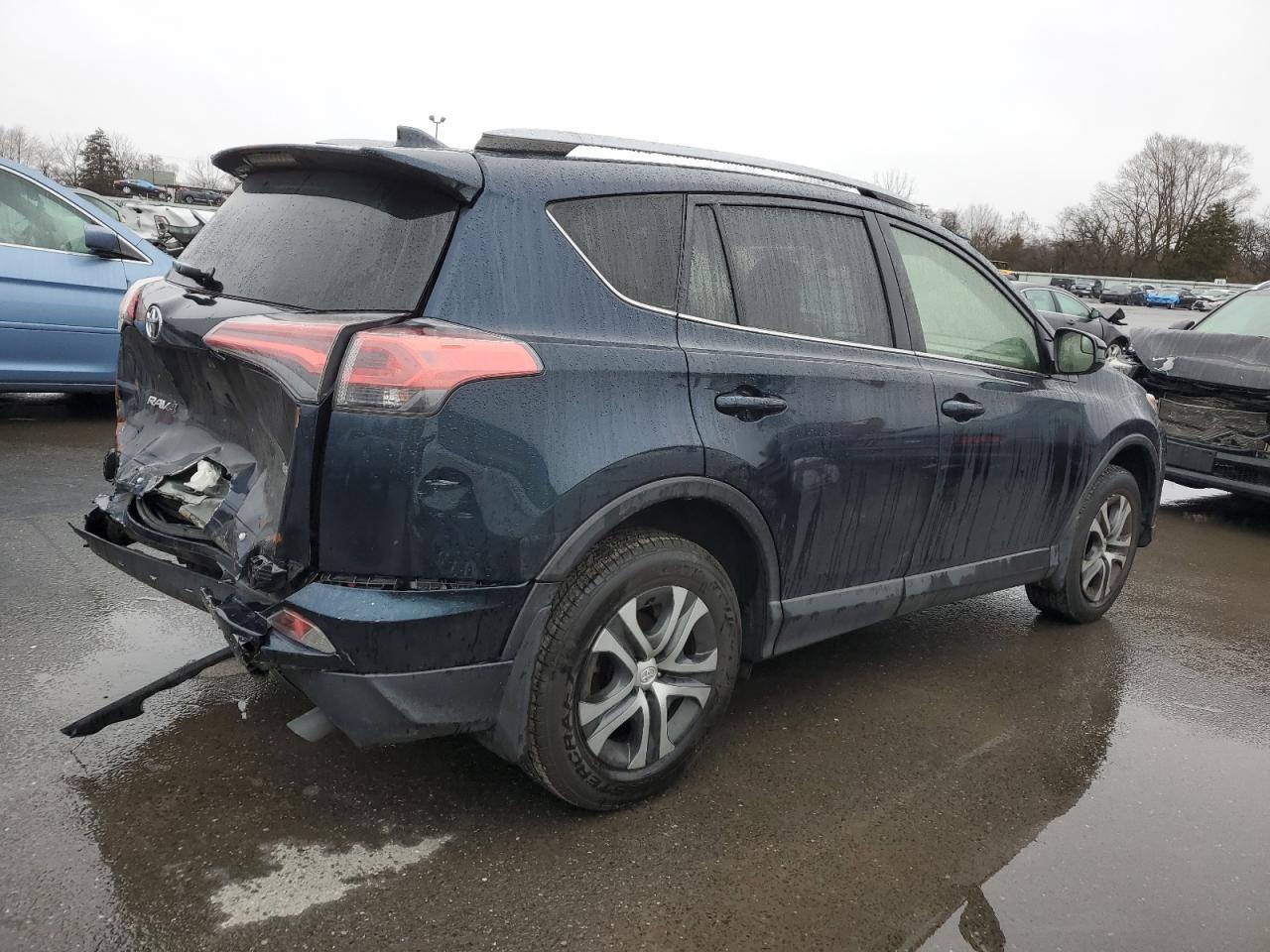 2017 TOYOTA RAV4 LE - Фото 3
