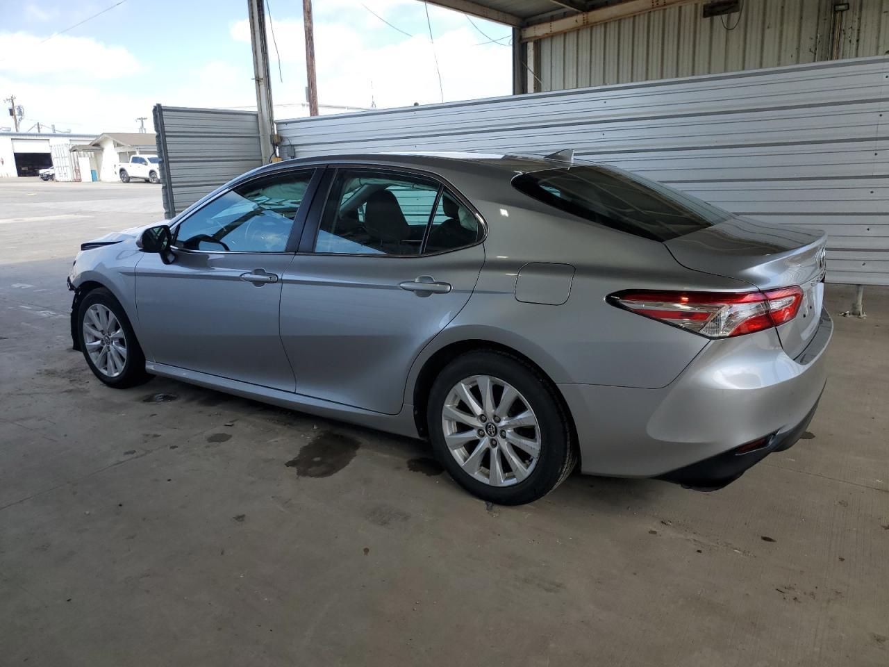 2020 TOYOTA CAMRY LE - Фото 2