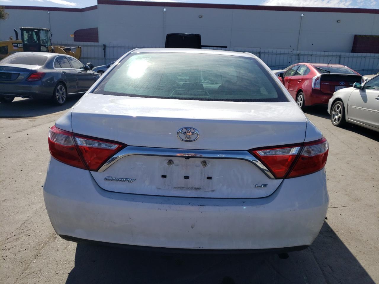 2015 TOYOTA CAMRY LE - Фото 6