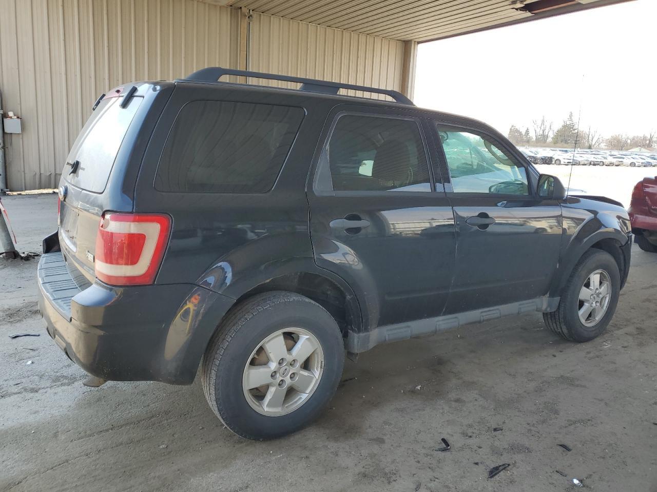 2010 FORD ESCAPE XLT - Image 3