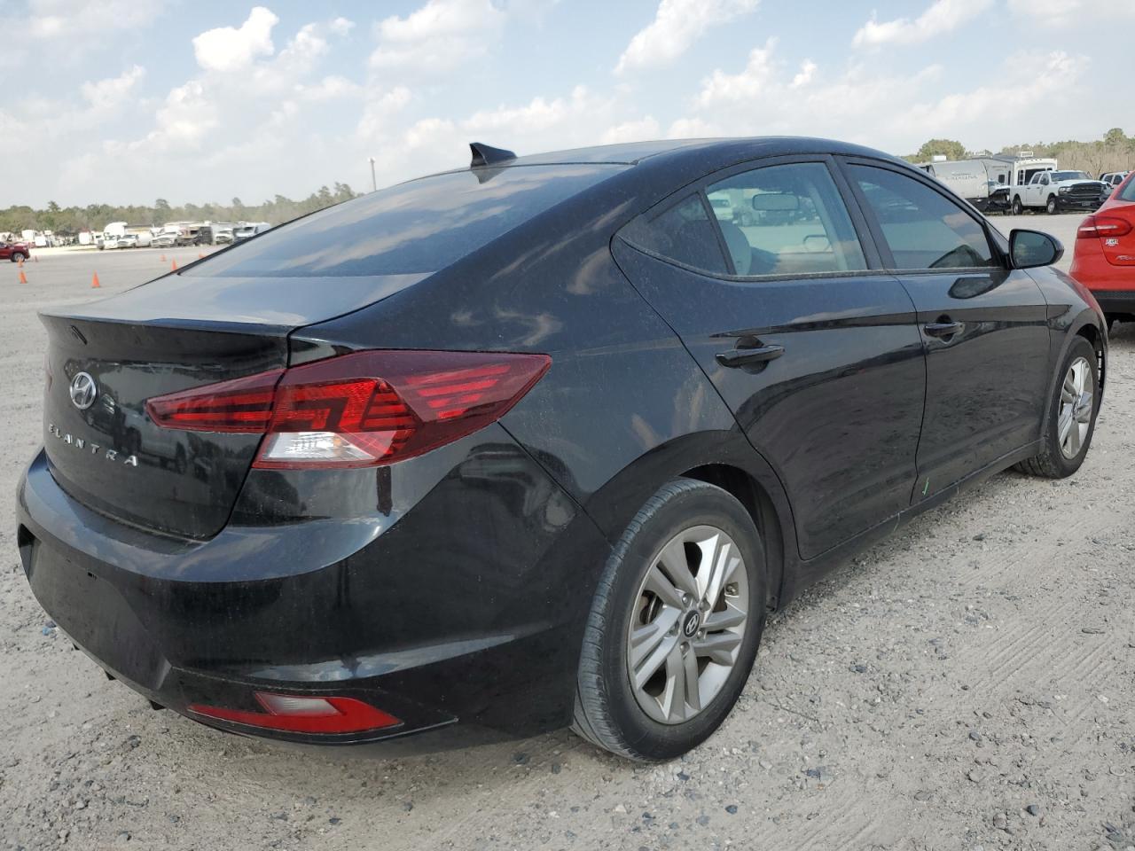 2019 HYUNDAI ELANTRA SE - Фото 3