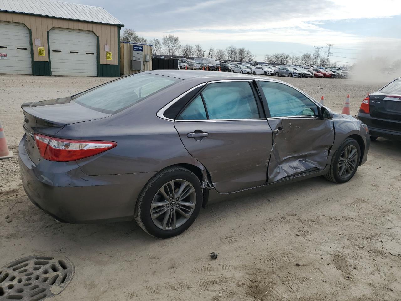 2017 TOYOTA CAMRY LE - Image 3