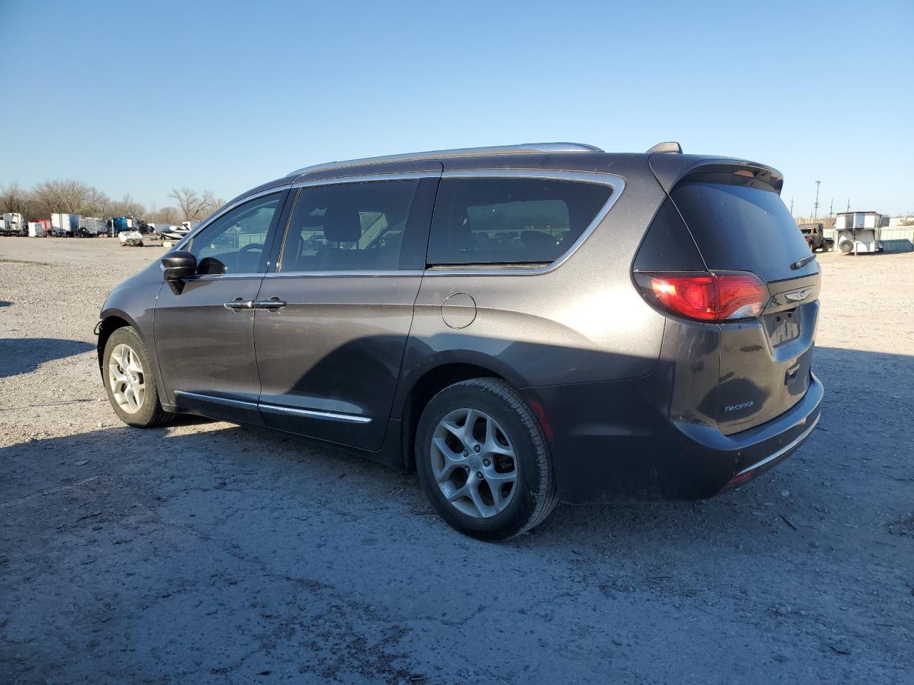 2017 CHRYSLER PACIFICA T - Image 2