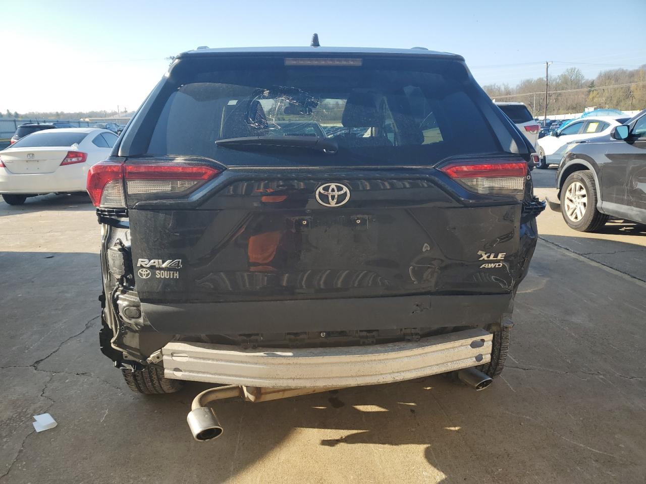 2022 TOYOTA RAV4 XLE P - Фото 6