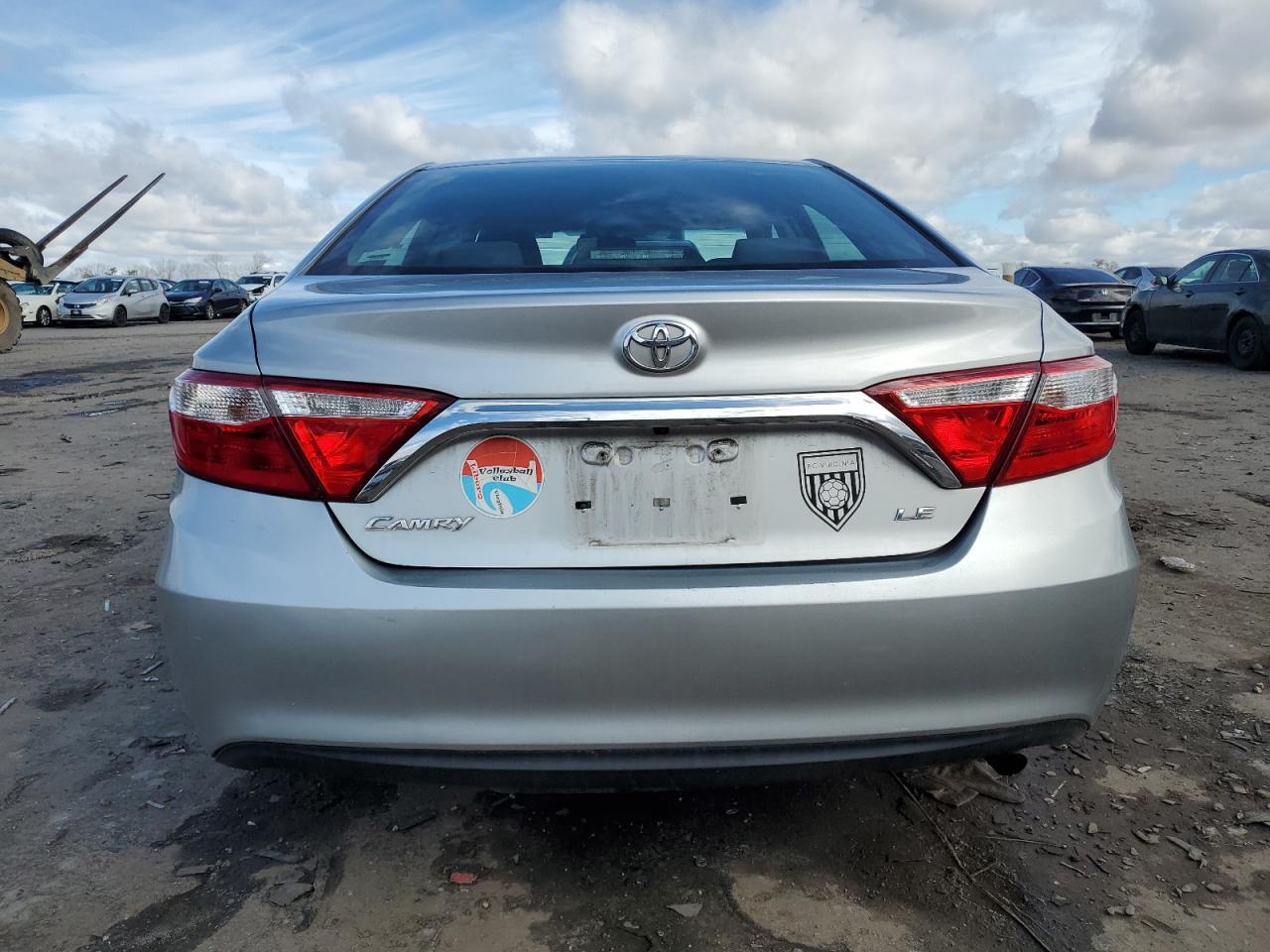 2017 TOYOTA CAMRY LE - Фото 6
